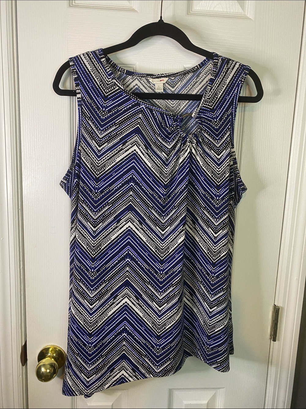 EST. Sleeveless Chevron Twist-Detail Top - Blue & Black Size Large.